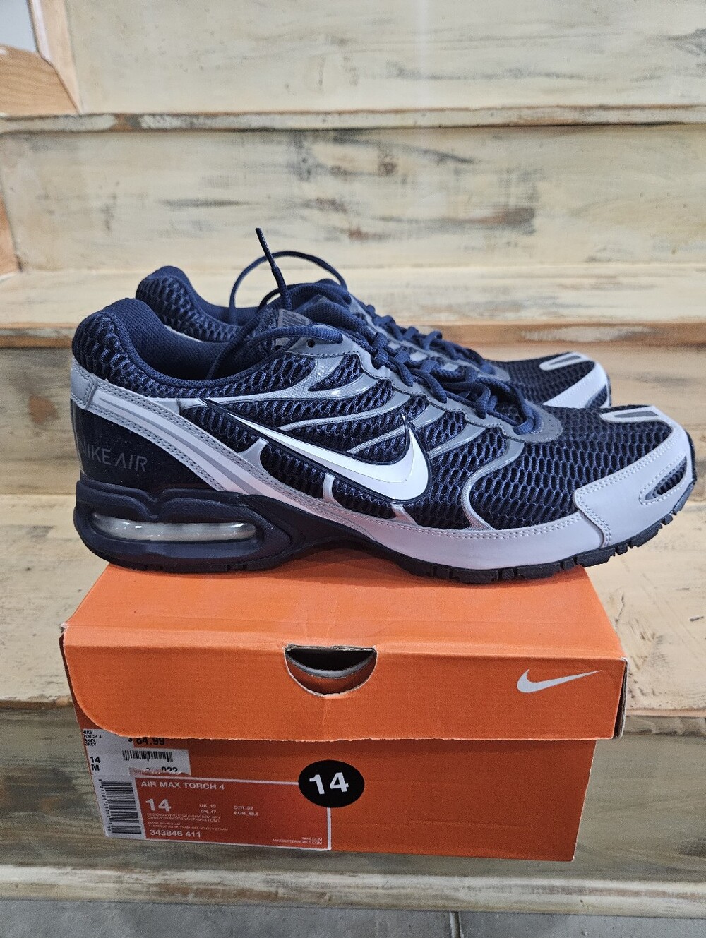 Nike Men's Black and Gray Mesh Running Sneakers